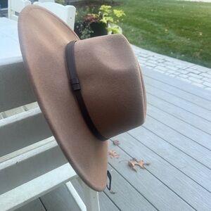 Banana Republic tan Simple Trim Wool/Felt Fedora in size s/m. NWT